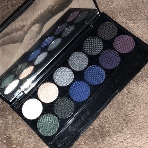Sleek eyeshadow palette Bad Girl